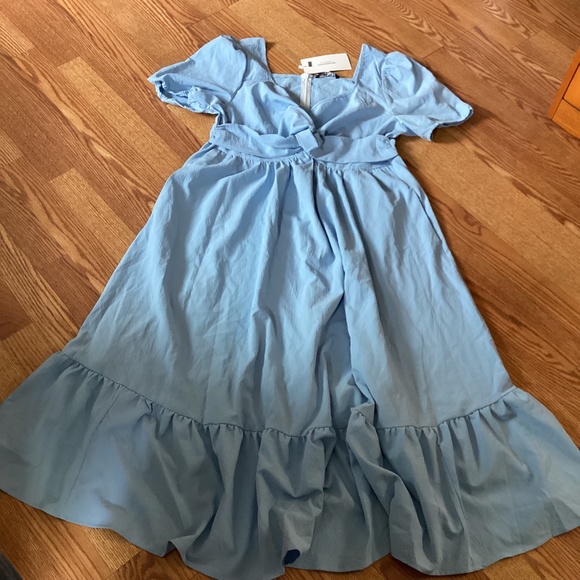BloomChic Dresses & Skirts - BloomChic Blue Sweetheart Bodice Puff Sleeve Twist Front  Dress  SZ 1X (14~16)